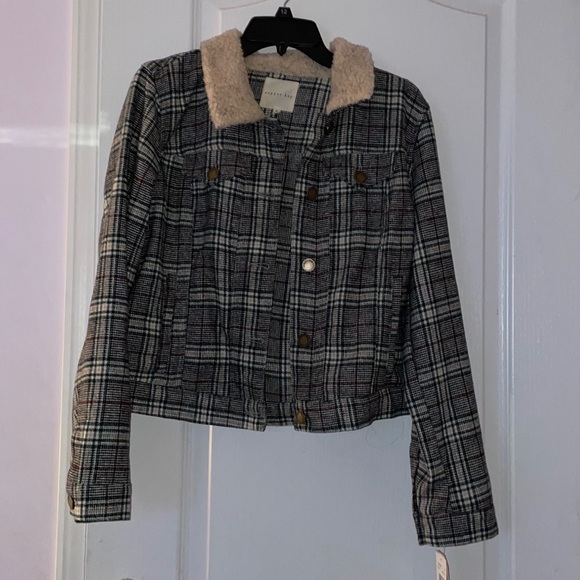 red green and white jacket - Picture 2 of 5